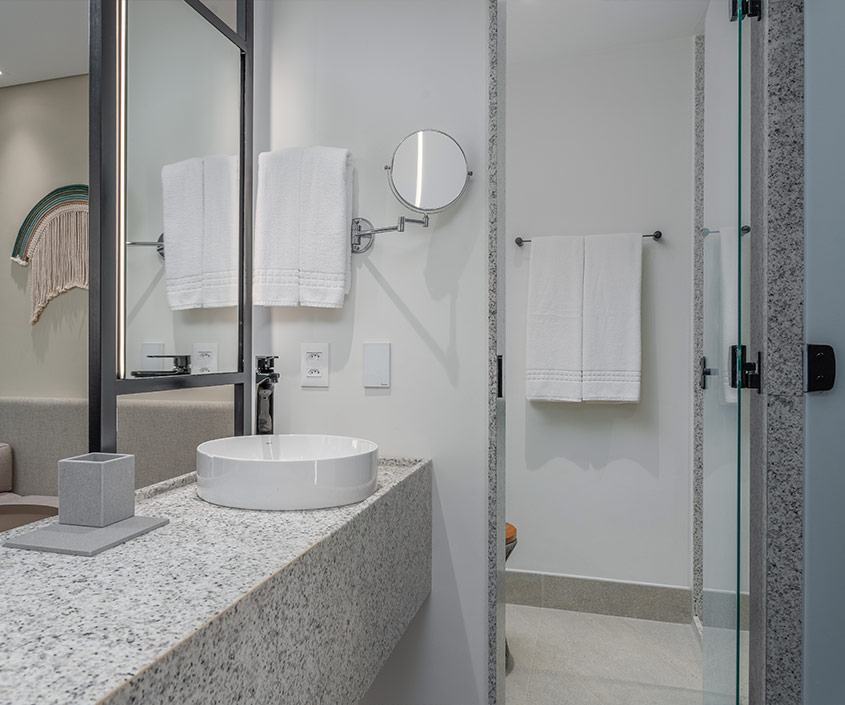 Imagem mostrando a área de banho da Garden Suite.